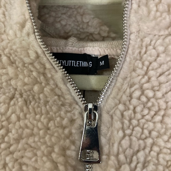 PrettyLittleThing Stone Zip Through Hooded Borg Jacket - Picture 6 of 9